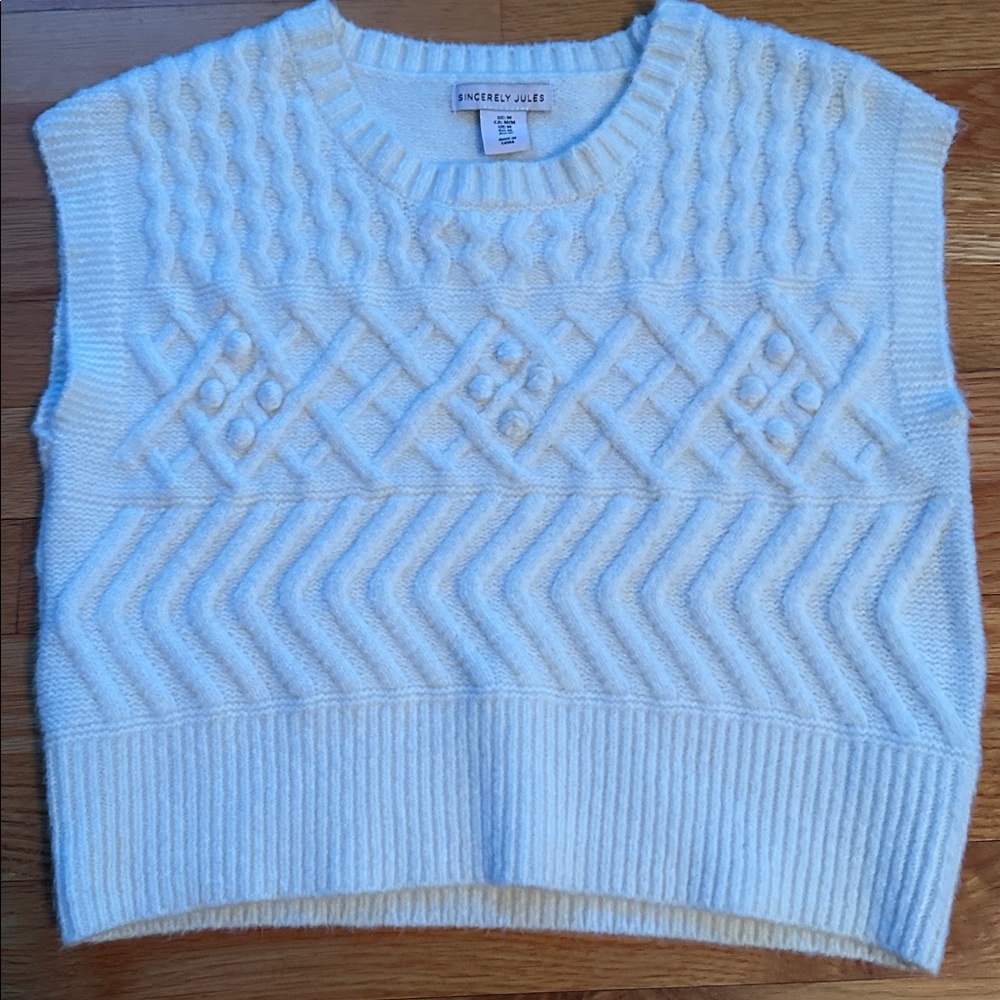 Sincerely Jules/Sleeveless sweater/ cream/ details/ size medium